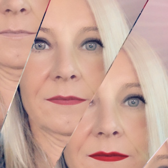 Meet your Posher, Deana - Picture 2 of 2